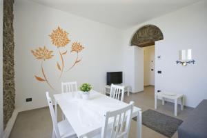 Televízia a/alebo spoločenská miestnosť v ubytovaní Residence alle Ville