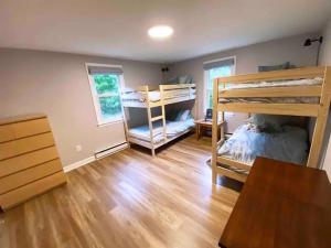 Φωτογραφία από το άλμπουμ του Relaxing getaway walking distance to the beach σε York