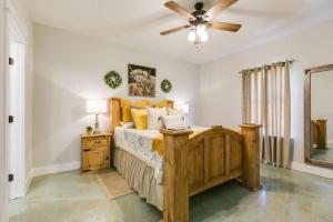 Katil atau katil-katil dalam bilik di Sunrise Farm with 2BR and 2 BA NEW