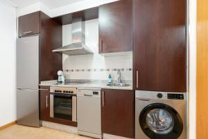 Η κουζίνα ή μικρή κουζίνα στο Estilo en calle Brasil by CABANA Rentals +9 φωτογραφίες