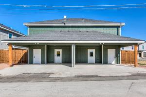 un edificio verde con puertas blancas y entrada en Brand New 3 BR 2 and a half BA, en San Angelo