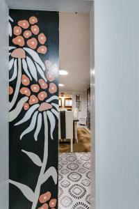 Koupelna v ubytování Charming Corner Walkable to AFB