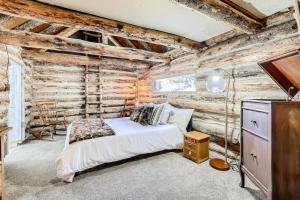 Voodi või voodid majutusasutuse Amazing 5BR Hot Tub Game Room Mountain Views toas