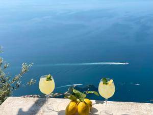 two glasses of lemonade with a view of the ocean at Agriturismo Miramare in Agerola