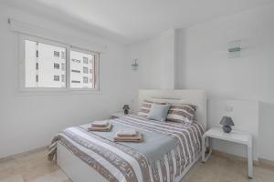 Posteľ alebo postele v izbe v ubytovaní New apartment with sea view and pool + 21 fotografií