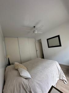 a bedroom with a large bed with a ceiling at Alberti Apartament in San Isidro