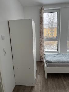 Ένα ή περισσότερα κρεβάτια σε δωμάτιο στο Wunderschöne Ferienwohnung in Leipzig Taucha 1 OG Mitte +7 φωτογραφίες