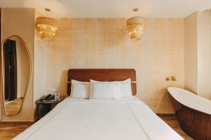 a bedroom with a bed and a bath tub and a bath tub at BrassAlmas Pyramids Hotel in Cairo