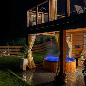 Bazén v ubytování Dom na Zielonym Wzgórzu z własną Sauną i Jacuzzi nebo v jeho okolí