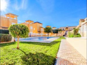 Bazén v ubytovaní Casa de amigos Lomas Del Golf, Orihuela Costa alebo v jeho blízkosti