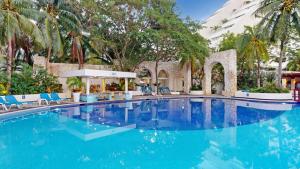 Bazén v ubytování Grand Oasis Palm - All inclusive nebo v jeho okolí