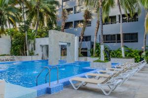 Bazén v ubytování Smart Cancun the Urban Oasis nebo v jeho okolí