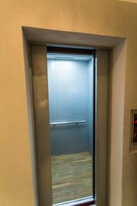 a glass door of a elevator in a room at Villa Jade in San Miguel de Allende +1 photo