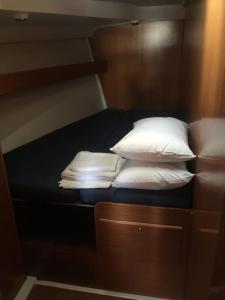 Postel nebo postele na pokoji v ubytování Žaba Sailing