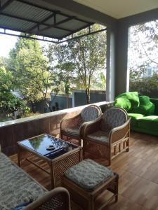 Гостиная зона в Happy family villa