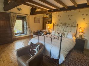 Postel nebo postele na pokoji v ubytování Low Mill Guesthouse