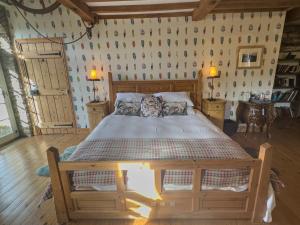 Postel nebo postele na pokoji v ubytování Low Mill Guesthouse