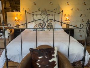 Postel nebo postele na pokoji v ubytování Low Mill Guesthouse