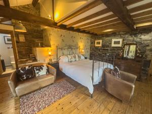 Postel nebo postele na pokoji v ubytování Low Mill Guesthouse