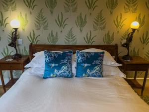 Postel nebo postele na pokoji v ubytování Low Mill Guesthouse