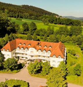 an aerial view of a large building with a red roof at Bavaria Mountain Lodge Chalet DESIGN Ferienwohnung SKI Arber Osser Terrasse Sauna in Villa bis 5 Pers in Hohenwarth
