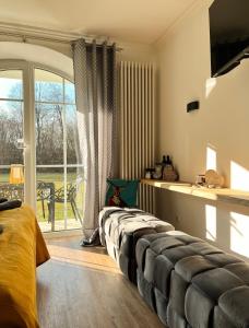 a living room with a large window and a couch at Bavaria Mountain Lodge Chalet DESIGN Ferienwohnung SKI Arber Osser Terrasse Sauna in Villa bis 5 Pers in Hohenwarth