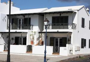 Gallery image of Apartamentos El Charcon in Arrieta