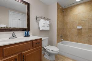 Ванная комната в Club Wyndham Bonnet Creek +129 фотографий