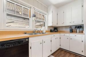 Imagem da galeria de Spacious Farmhouse Ranch Near Mobile em Tillmans Corner