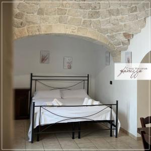 A bed or beds in a room at Trullo Cometa