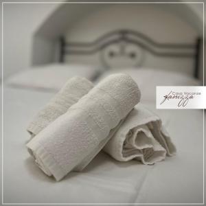 A bed or beds in a room at Trullo Cometa