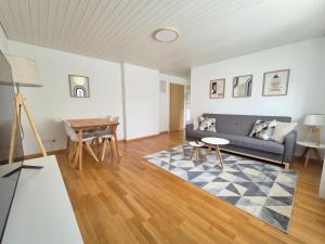 Un lugar para sentarse en Apartment for 3, close to Zurich and Luzern, free private parking