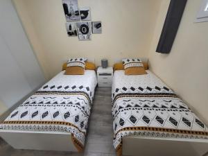 LE TOURISTIC Appartements客房内的一张或多张床位