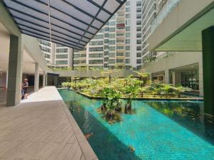 Bazén v ubytování Stay at Regalia KLCC View Sky Pool nebo v jeho okolí
