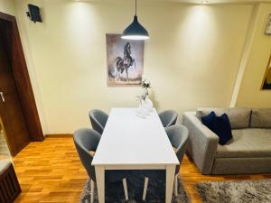 Istumisnurk majutusasutuses Mokattem private Condo