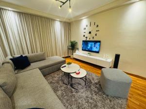 Televiisor ja/või meelelahutuskeskus majutusasutuses Mokattem private Condo