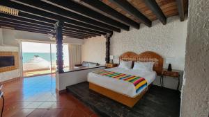 Bazén v ubytování Las Rocas Resort & Spa nebo v jeho okolí