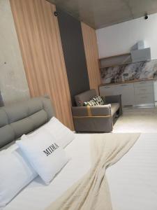 Letto o letti in una camera di MIDIA Guest House