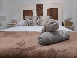 a couple of towels sitting on top of a bed at Nuevo, junto al Ayuntamiento y Casco Viejo in Bilbao