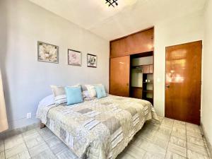 Postel nebo postele na pokoji v ubytování Villa by Centro Medico Occidente 3 br + 7 fotografií