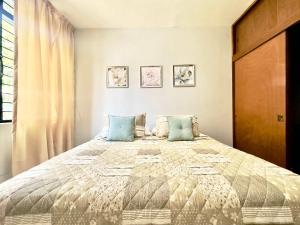 Postel nebo postele na pokoji v ubytování Villa by Centro Medico Occidente 3 br