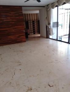 a room with a marble floor and a ceiling at Casa acogedora in Chetumal +2 photos