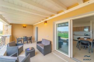 Χώρος καθιστικού στο Casa Mirella - By Searly