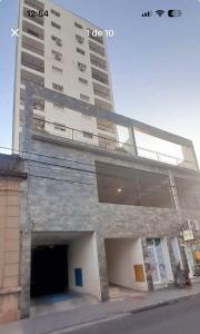 Το κτήριο όπου στεγάζεται  το διαμέρισμα