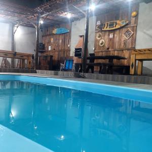 Kolam renang di atau dekat dengan Temporada Capuba Jacaraípe ES