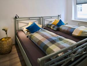two beds sitting next to each other in a room at Ferienwohnung am Marktplatz in Bad Reichenhall