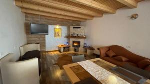 Μια τηλεόραση ή/και κέντρο ψυχαγωγίας στο Hunter's Lodge