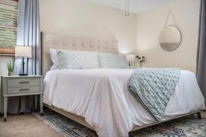 Gallery image of Elegant 4BR Getaway Your Dream Luxury Retreat in Millard