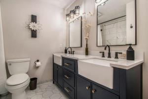 Gallery image of Elegant 4BR Getaway Your Dream Luxury Retreat in Millard