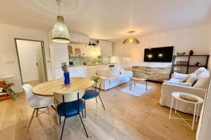 TV a/nebo společenská místnost v ubytování 4 pièces avec garage - GARE Part-Dieu